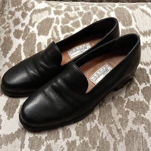 7 M black leather WORTHINGTON SPORT slip on loafer flat heel